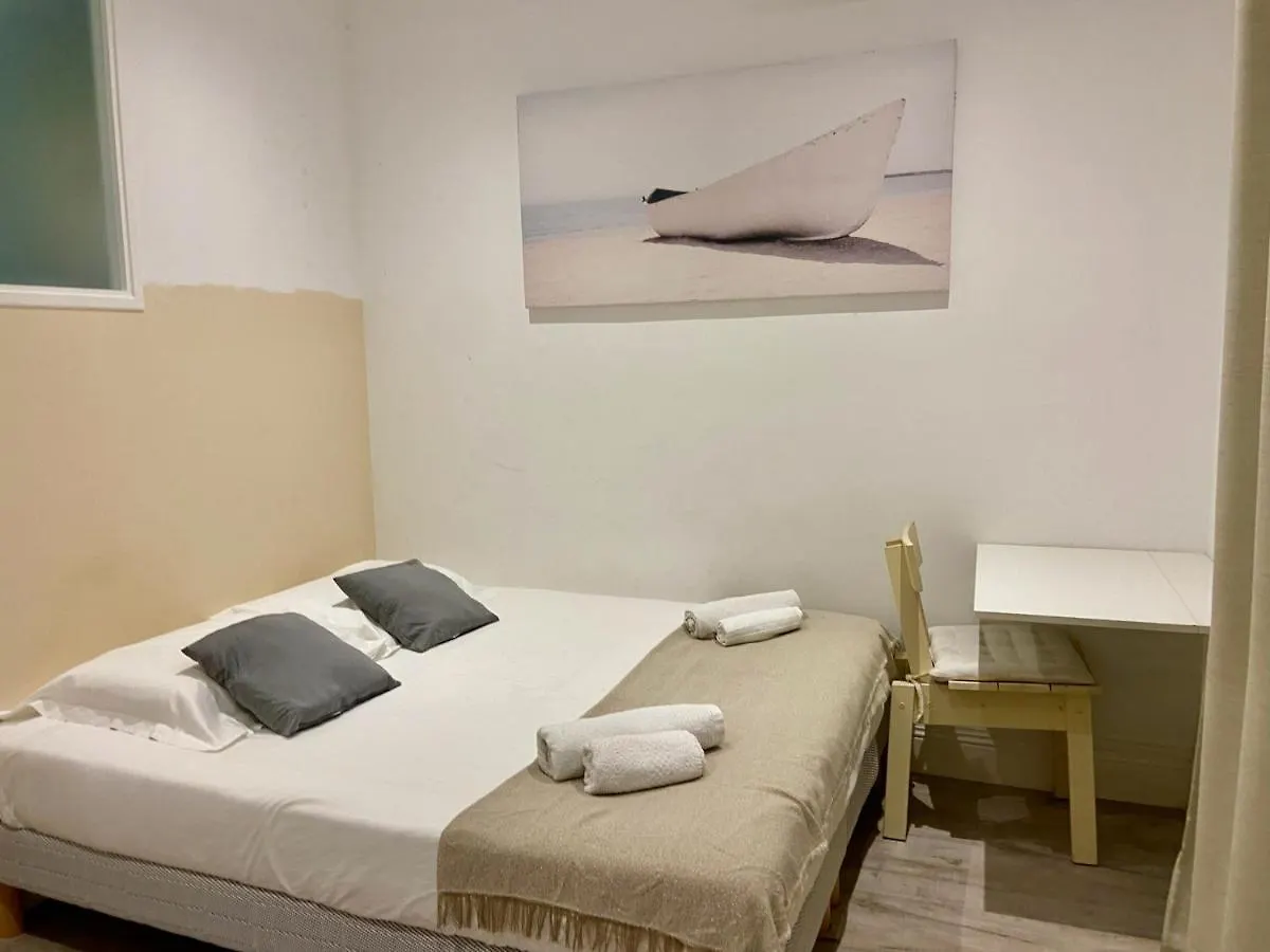 Beach Hut * Green Oasis With Private Patio 10 Min To Palais & Beaches * Pet Friendly Cannes Daire