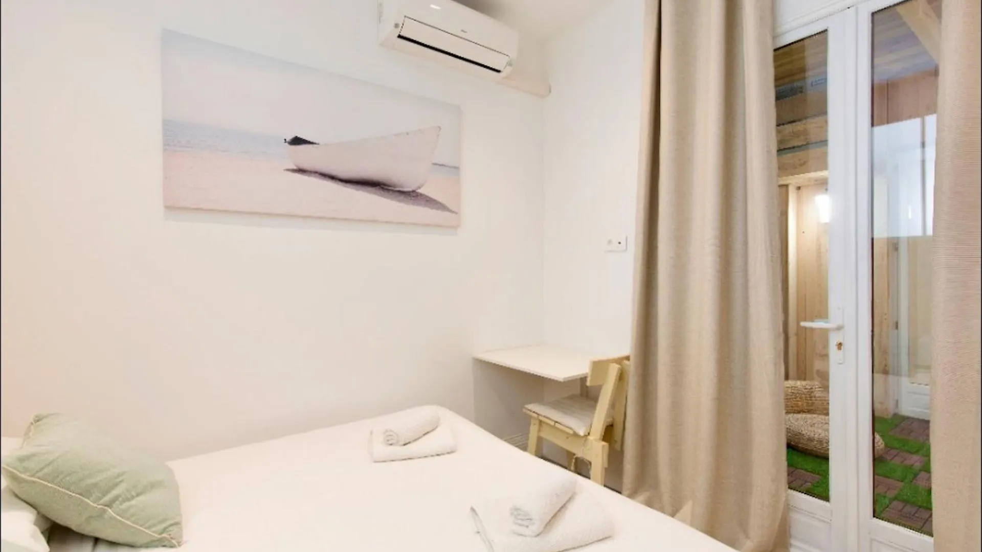 Beach Hut * Green Oasis With Private Patio 10 Min To Palais & Beaches * Pet Friendly Cannes Daire